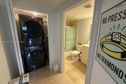 Снять в аренду кондоминиум в Корал-Гейблс, Флорида 3 спальни, 132.57м2, № 1994129 - фото 19