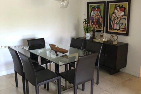 Condo in Coral Gables, Florida, 3 bedrooms  № 1994129 - photo 5