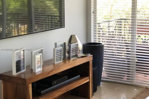 Condo in Coral Gables, Florida, 3 bedrooms  № 1994129 - photo 8