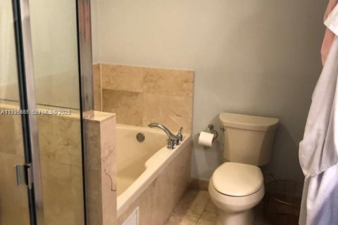 Condo in Coral Gables, Florida, 3 bedrooms  № 1994129 - photo 11