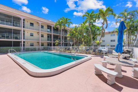 Condominio en venta en Pompano Beach, Florida, 2 dormitorios, 92.9 m2 № 2181521 - foto 18