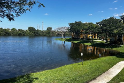 Купить кондоминиум в Мирамар, Флорида 2 спальни, 90.77м2, № 2025527 - фото 23