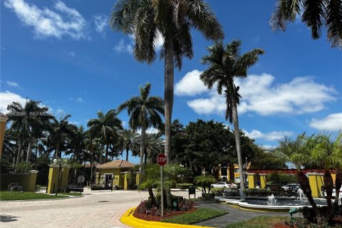 Купить кондоминиум в Мирамар, Флорида 2 спальни, 90.77м2, № 2025527 - фото 2