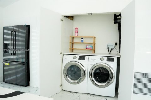 Купить виллу или дом в Мирамар, Флорида 4 спальни, 137.5м2, № 1990773 - фото 22