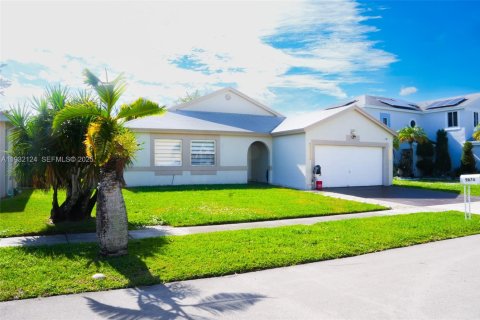 Купить виллу или дом в Мирамар, Флорида 4 спальни, 137.5м2, № 1990773 - фото 2