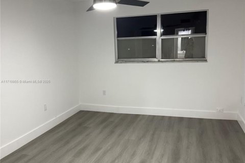 Condo in Sunrise, Florida, 1 bedroom  № 1463208 - photo 12