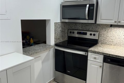 Condo in Sunrise, Florida, 1 bedroom  № 1463208 - photo 16