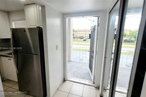 Condo in Sunrise, Florida, 1 bedroom  № 1463208 - photo 13