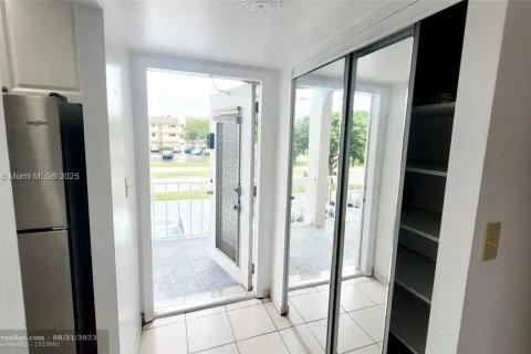 Condo in Sunrise, Florida, 1 bedroom  № 1463208 - photo 14
