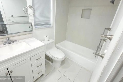 Condo in Sunrise, Florida, 1 bedroom  № 1463208 - photo 10