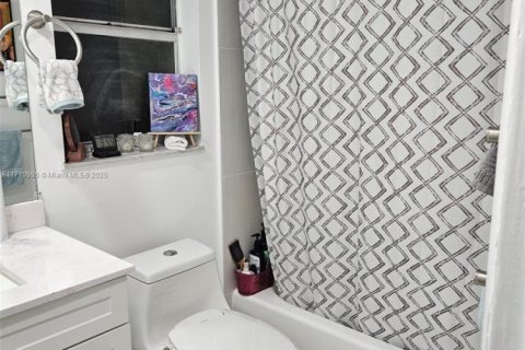 Condo in Sunrise, Florida, 1 bedroom  № 1463208 - photo 21