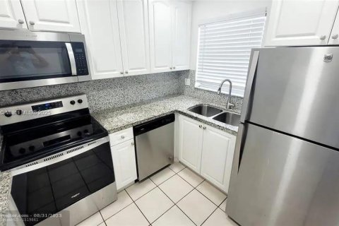 Condo in Sunrise, Florida, 1 bedroom  № 1463208 - photo 18