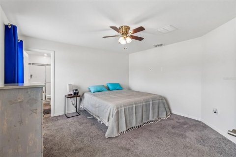 House in Davenport, Florida 3 bedrooms, 135.54 sq.m. № 2151232 - photo 27