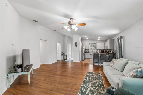House in Davenport, Florida 3 bedrooms, 135.54 sq.m. № 2151232 - photo 12