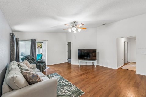 House in Davenport, Florida 3 bedrooms, 135.54 sq.m. № 2151232 - photo 11