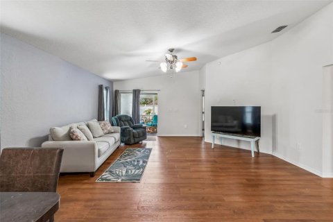 House in Davenport, Florida 3 bedrooms, 135.54 sq.m. № 2151232 - photo 10