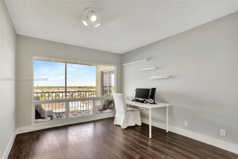 Condo in Deerfield Beach, Florida, 2 bedrooms  № 1945027 - photo 8