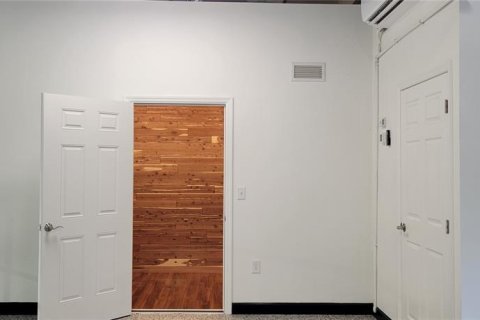 Снять в аренду коммерческую недвижимость в Венеция, Флорида 274.62м2, № 1653221 - фото 19