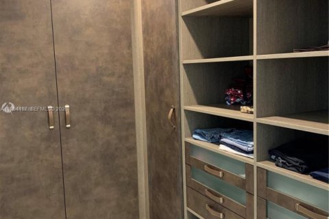 Condominio en alquiler en Sunny Isles Beach, Florida, 2 dormitorios, 158.31 m2 № 2008969 - foto 12