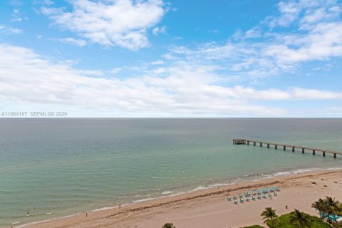 Condominio en alquiler en Sunny Isles Beach, Florida, 2 dormitorios, 158.31 m2 № 2008969 - foto 2