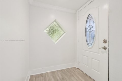House in Miramar, Florida 3 bedrooms, 141.95 sq.m. № 1809135 - photo 5