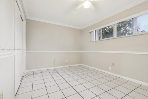 House in Miramar, Florida 3 bedrooms, 141.95 sq.m. № 1809135 - photo 28