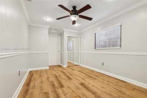 House in Miramar, Florida 3 bedrooms, 141.95 sq.m. № 1809135 - photo 25