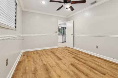 House in Miramar, Florida 3 bedrooms, 141.95 sq.m. № 1809135 - photo 26