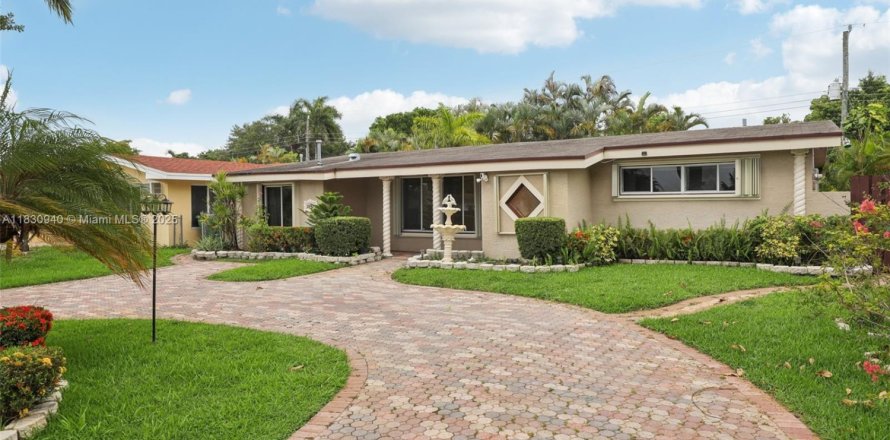 House in Miramar, Florida 3 bedrooms, 141.95 sq.m. № 1809135