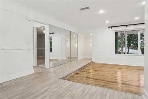House in Miramar, Florida 3 bedrooms, 141.95 sq.m. № 1809135 - photo 14