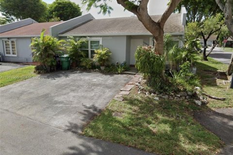 Townhouse in Miami, Florida 3 bedrooms, 100.61 sq.m. № 2048606