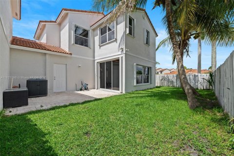House in Pembroke Pines, Florida 3 bedrooms, 138.98 sq.m. № 1801273 - photo 26