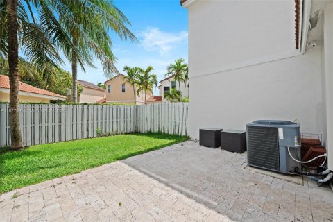 House in Pembroke Pines, Florida 3 bedrooms, 138.98 sq.m. № 1801273 - photo 27