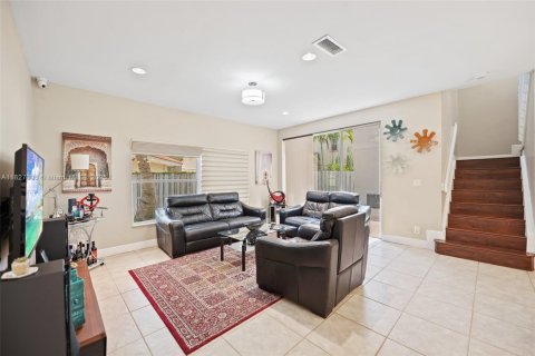 House in Pembroke Pines, Florida 3 bedrooms, 138.98 sq.m. № 1801273 - photo 6