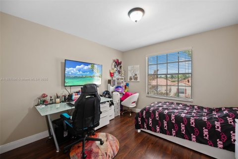 House in Pembroke Pines, Florida 3 bedrooms, 138.98 sq.m. № 1801273 - photo 23