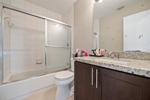House in Pembroke Pines, Florida 3 bedrooms, 138.98 sq.m. № 1801273 - photo 25