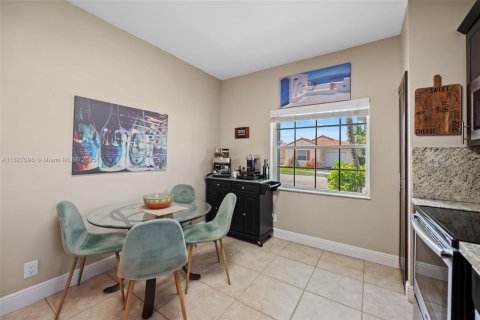 House in Pembroke Pines, Florida 3 bedrooms, 138.98 sq.m. № 1801273 - photo 11