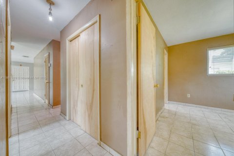 Villa ou maison à vendre à Miami, Floride: 3 chambres, 120.4 m2 № 1898200 - photo 15