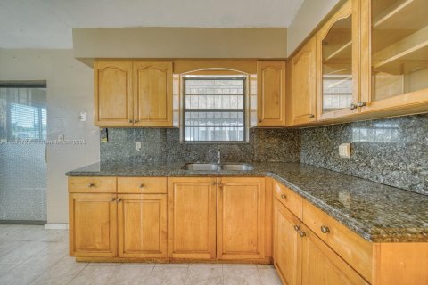 Villa ou maison à vendre à Miami, Floride: 3 chambres, 120.4 m2 № 1898200 - photo 8