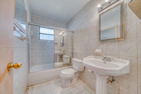 Villa ou maison à vendre à Miami, Floride: 3 chambres, 120.4 m2 № 1898200 - photo 21
