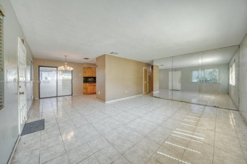 Villa ou maison à vendre à Miami, Floride: 3 chambres, 120.4 m2 № 1898200 - photo 6