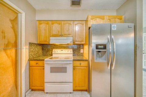 Villa ou maison à vendre à Miami, Floride: 3 chambres, 120.4 m2 № 1898200 - photo 9