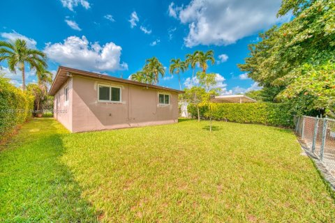Villa ou maison à vendre à Miami, Floride: 3 chambres, 120.4 m2 № 1898200 - photo 28