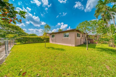Villa ou maison à vendre à Miami, Floride: 3 chambres, 120.4 m2 № 1898200 - photo 27