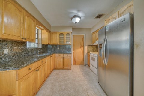 Villa ou maison à vendre à Miami, Floride: 3 chambres, 120.4 m2 № 1898200 - photo 10