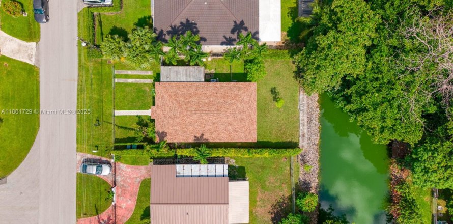 Villa ou maison à Miami, Floride 3 chambres, 120.4 m2 № 1898200