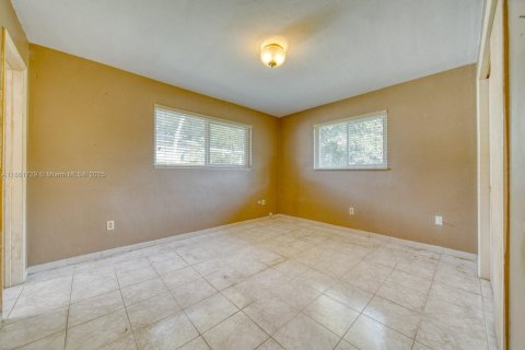 Villa ou maison à vendre à Miami, Floride: 3 chambres, 120.4 m2 № 1898200 - photo 13