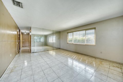 Villa ou maison à vendre à Miami, Floride: 3 chambres, 120.4 m2 № 1898200 - photo 5