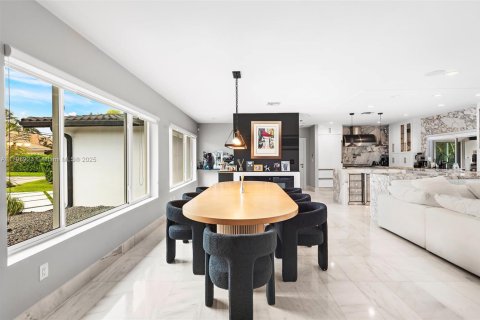 Casa en venta en North Miami Beach, Florida, 3 dormitorios, 201.32 m2 № 1713171 - foto 9