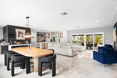 Casa en venta en North Miami Beach, Florida, 3 dormitorios, 201.32 m2 № 1713171 - foto 8